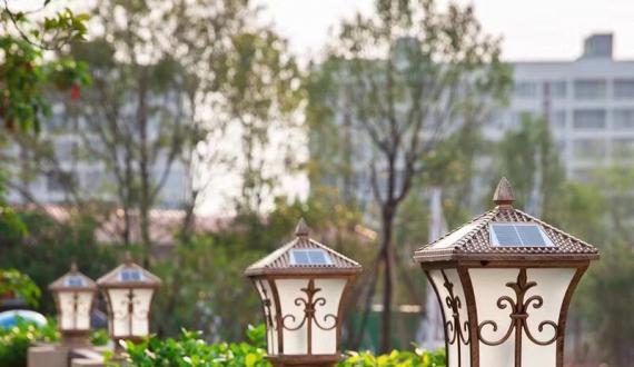 太阳能款柱头灯